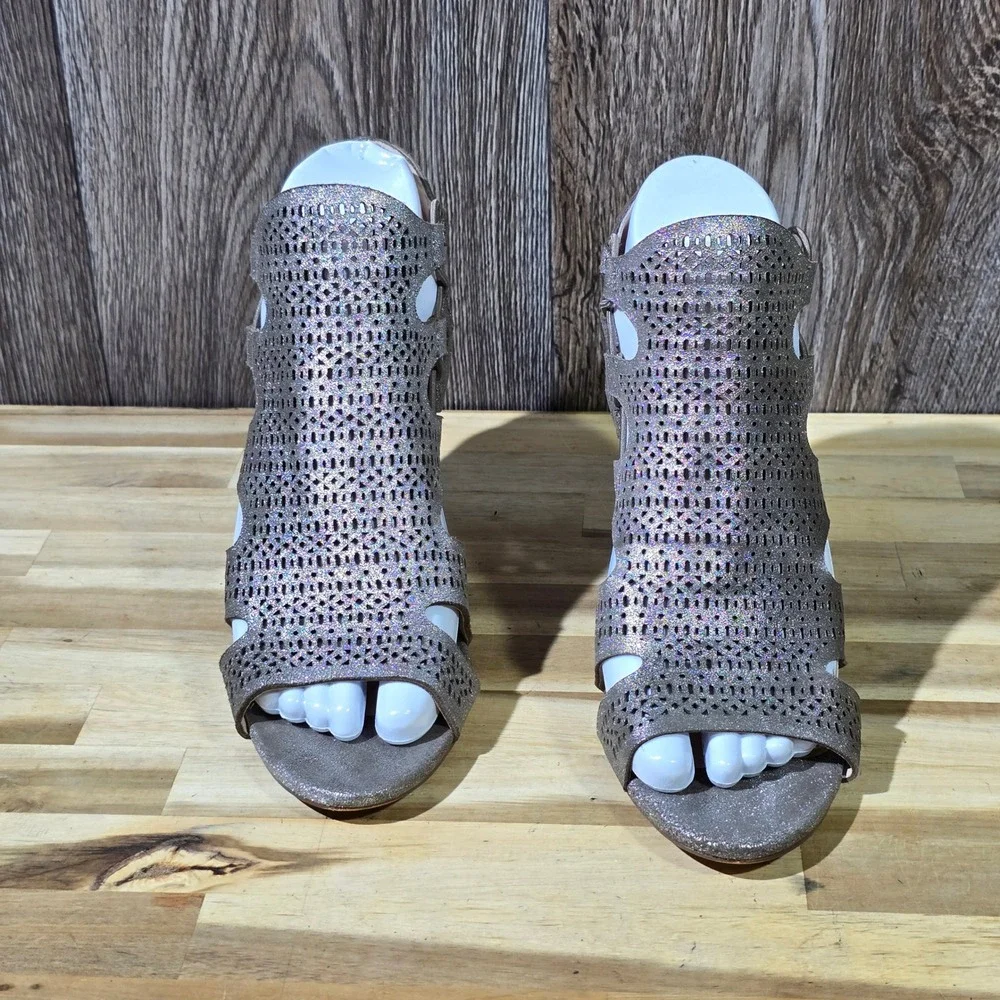 Vince Camuto Sandal Perforated Laser‎ Cut Metallic Pewter Block Heel 7M Shimmer